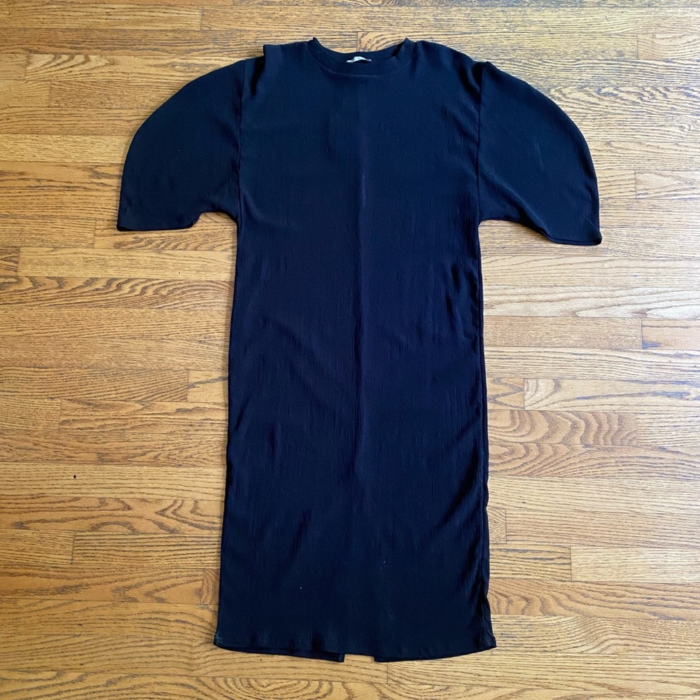 Zara Shift Dress in Black. Size M.